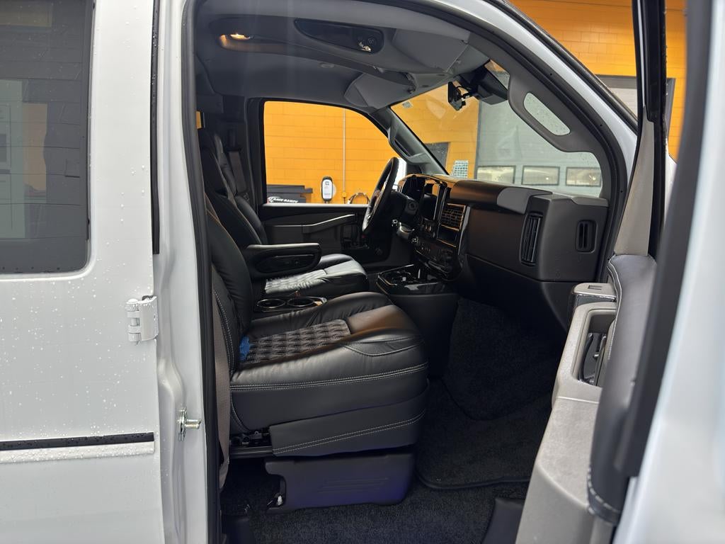 2025 Chevrolet Express Cargo 2500 WT