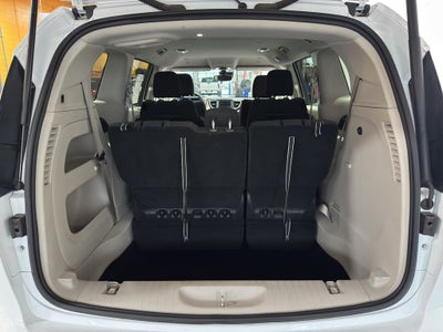 2024 Chrysler Voyager LX