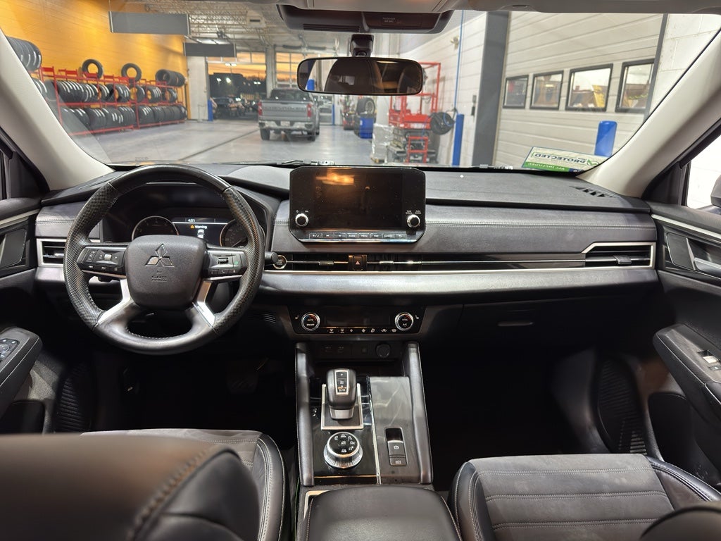 2024 Mitsubishi Outlander SE