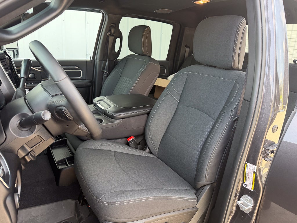 2025 RAM 3500 Big Horn Crew Cab 4x4 6'4" Box