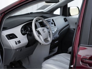 2013 Toyota Sienna XLE AAS