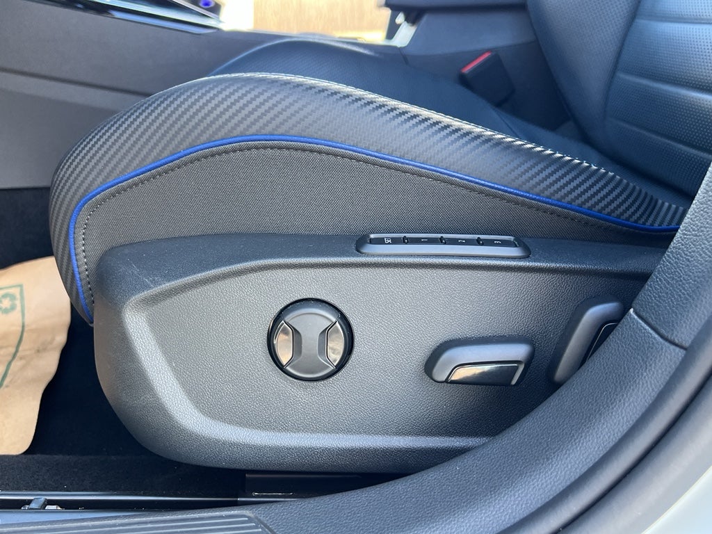 2023 Volkswagen Golf R BASE