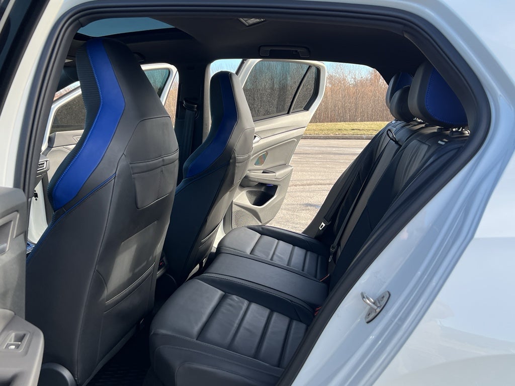 2023 Volkswagen Golf R BASE