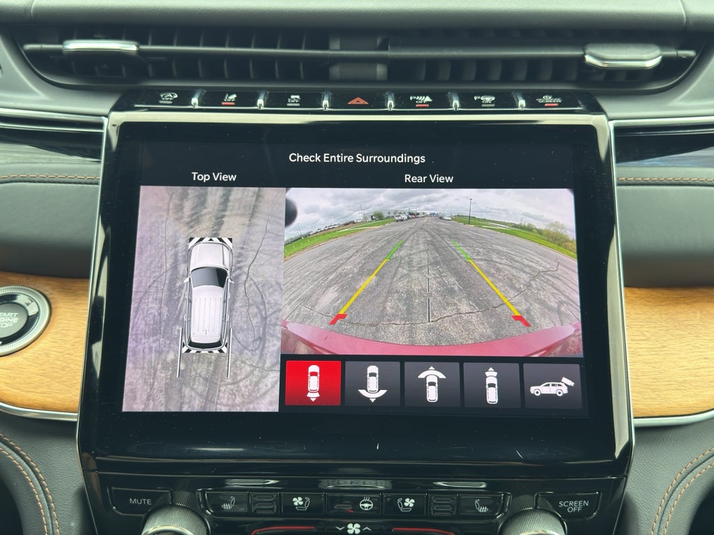 2023 Jeep Grand Cherokee L Summit Reserve w/Entertainment