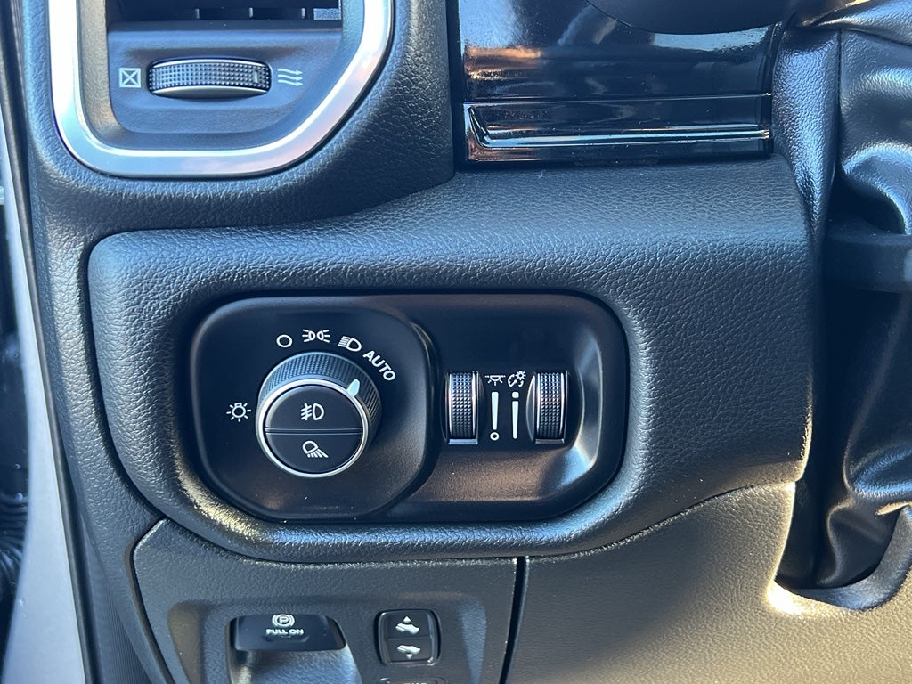 2025 RAM 1500 Laramie Night Edition w/Moonroof