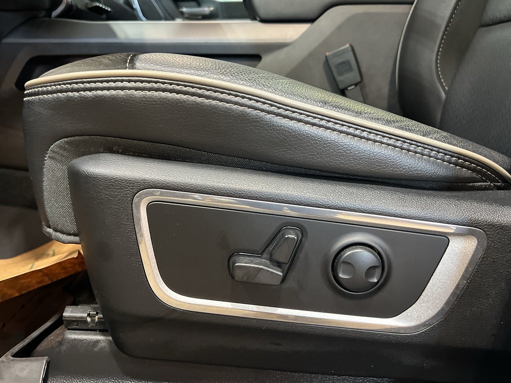 2023 RAM 1500 Laramie Night Edition w/Moonroof