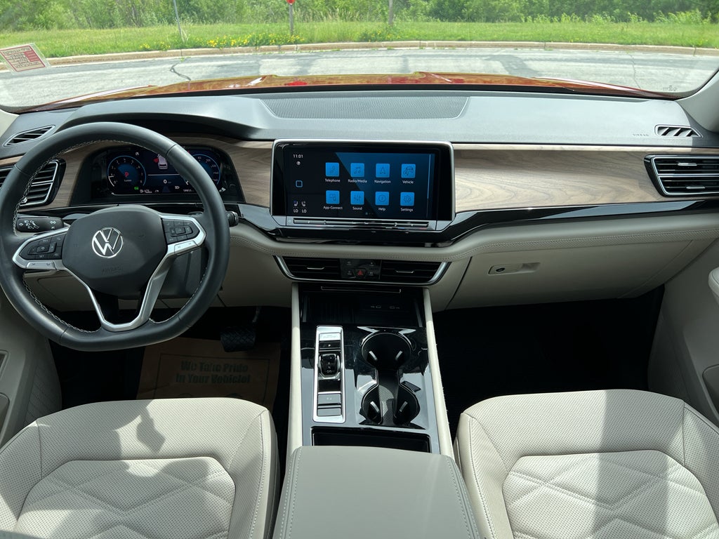 2025 Volkswagen Atlas 2.0T SE w/Technology