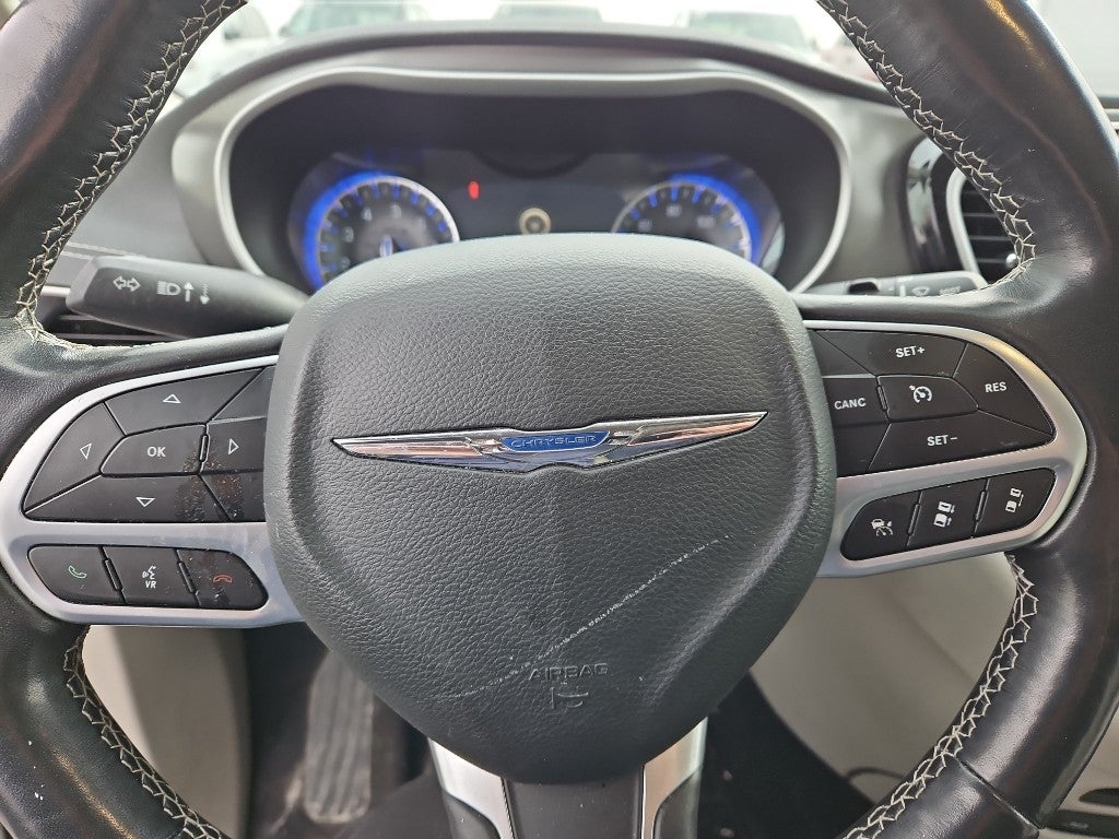 2021 Chrysler Pacifica Touring L w/Theater Group