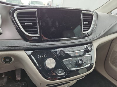 2021 Chrysler Pacifica Touring L w/Theater Group