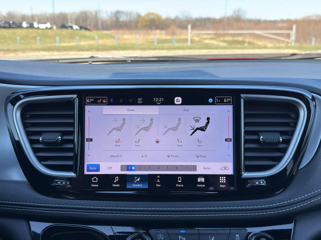 2025 Chrysler Pacifica Limited w/Tow Package