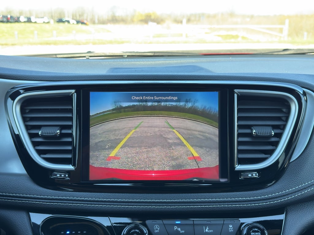 2025 Chrysler Pacifica Limited w/Tow Package