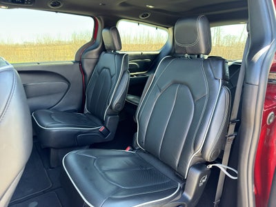 2025 Chrysler Pacifica Limited w/Tow Package