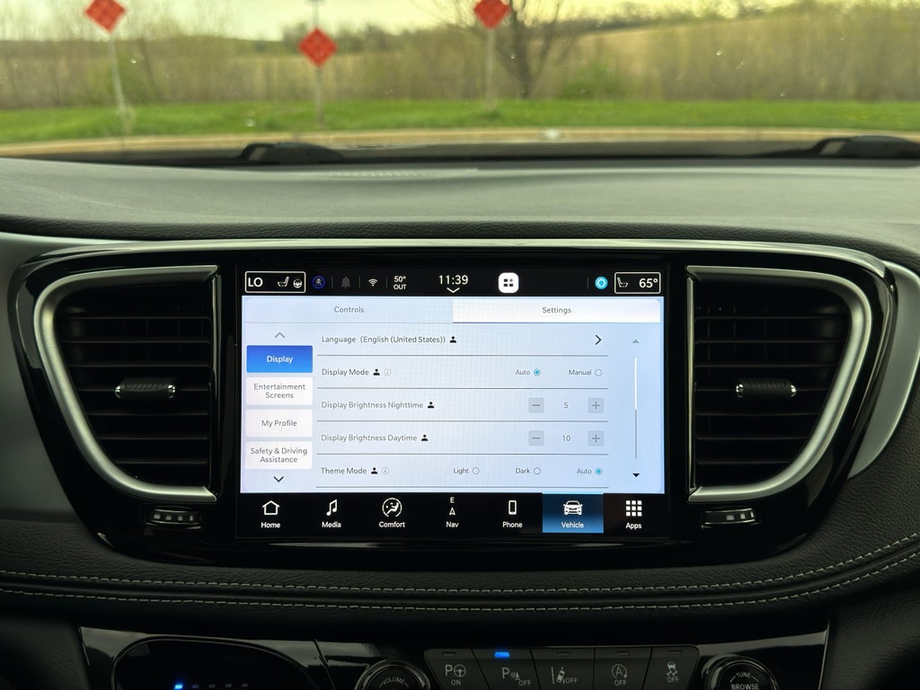 2025 Chrysler Pacifica Limited w/Tow & Entertainment