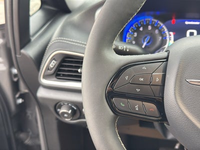 2025 Chrysler Pacifica Limited w/Tow & Entertainment