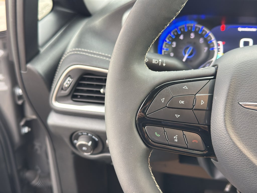 2025 Chrysler Pacifica Limited w/Tow & Entertainment