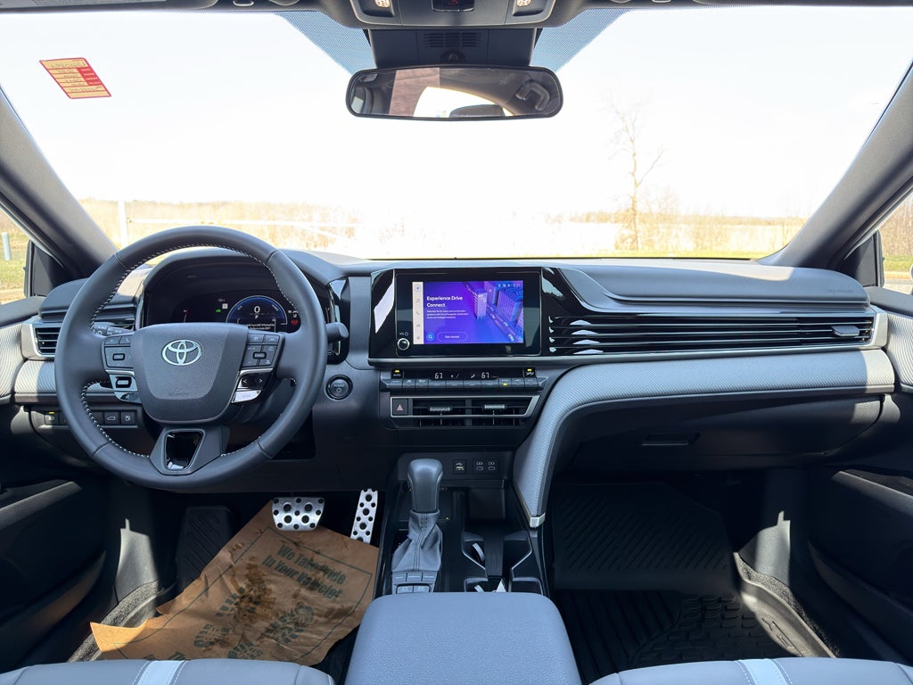 2025 Toyota Camry Hybrid SE