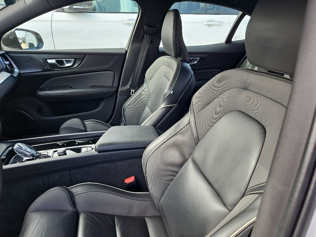 2024 Volvo S60 Plus Black Edition