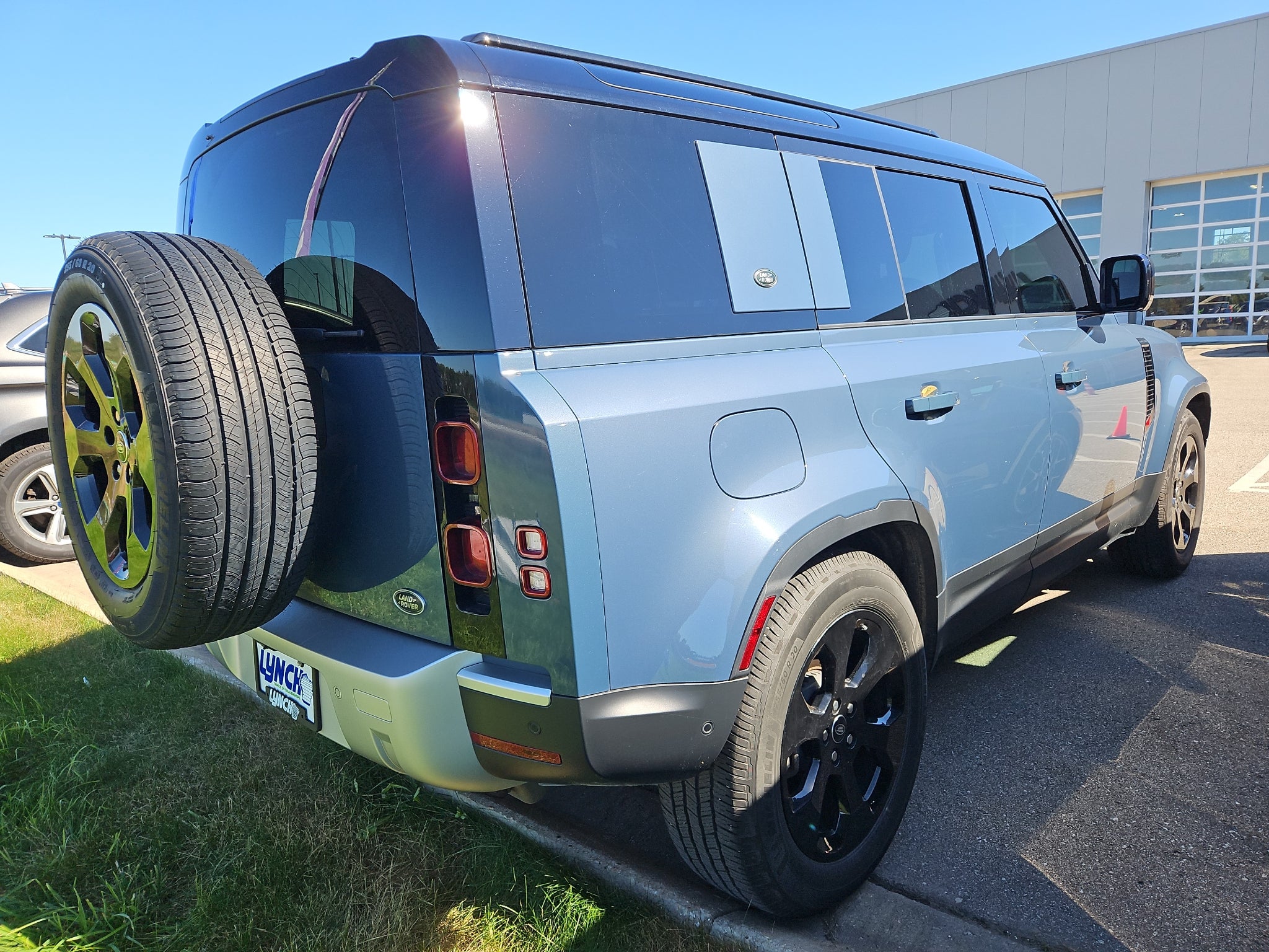 2021 Land Rover Defender 110 SE