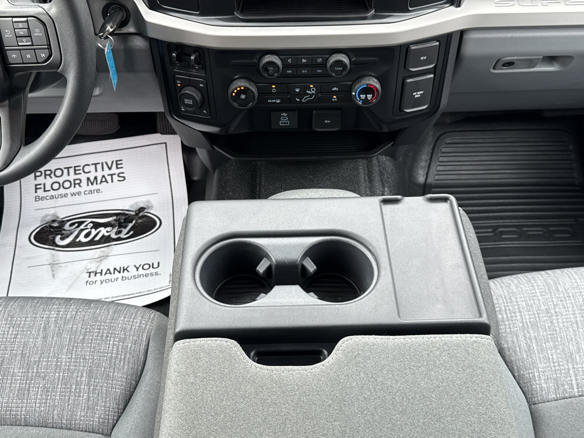 2024 Ford Super Duty F-250 Pickup LARIAT