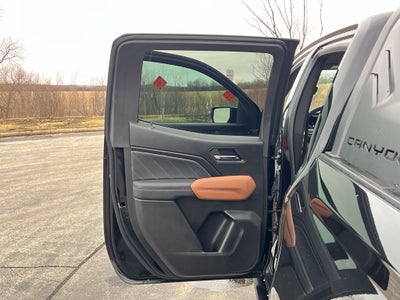2025 GMC Canyon 4WD AT4