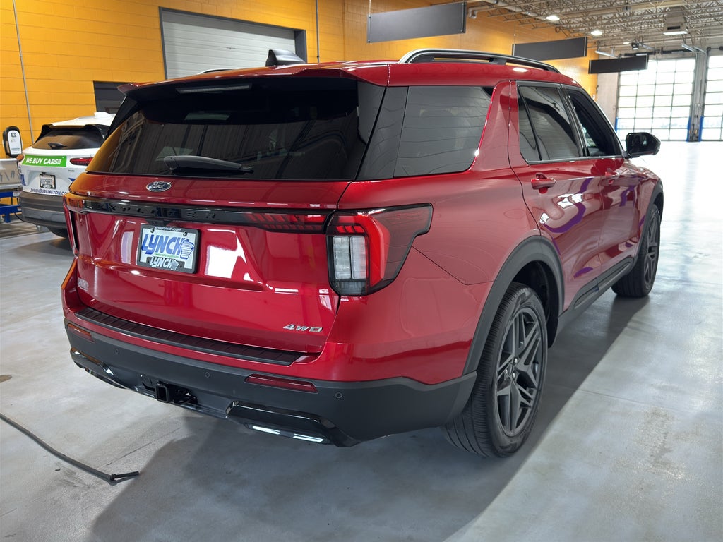 2025 Ford Explorer ST-Line