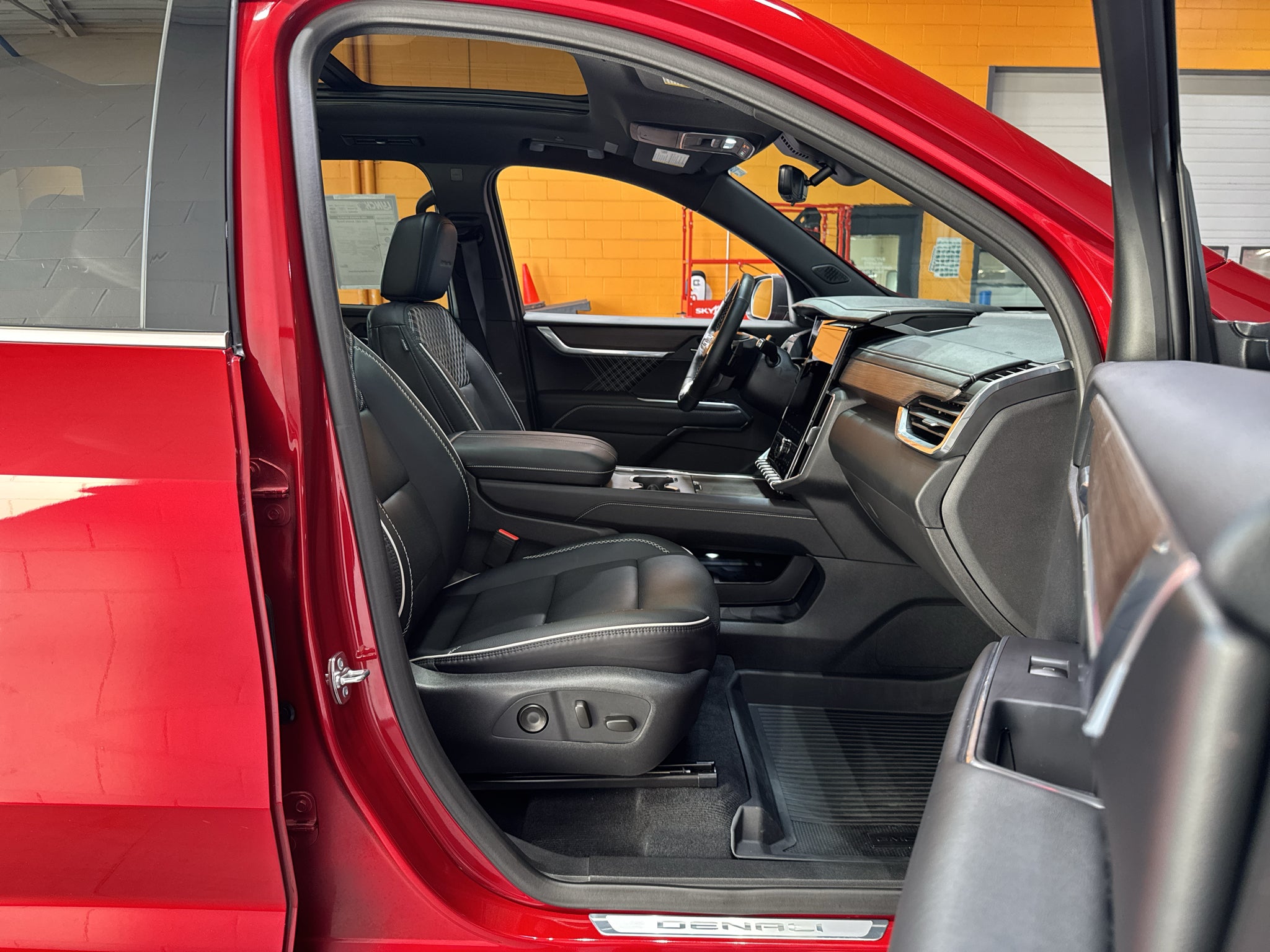 2025 GMC Acadia Denali